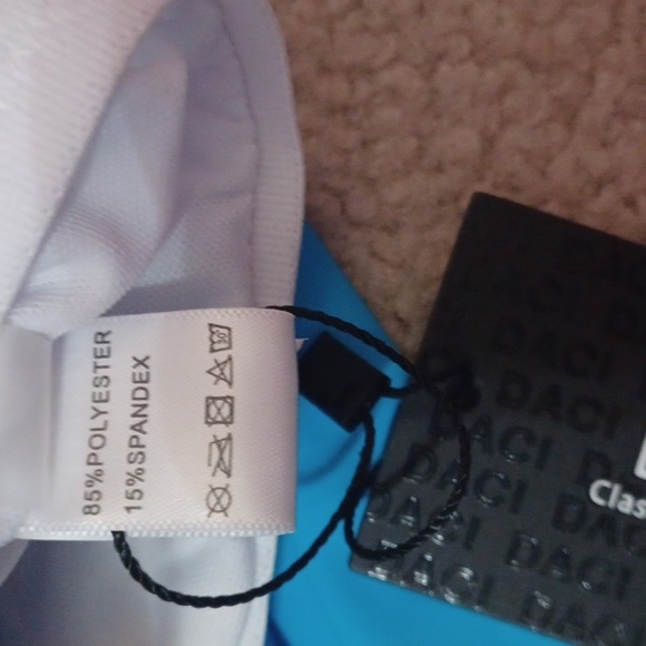 Daci Women's Rash Guard - Picture 7 of 11